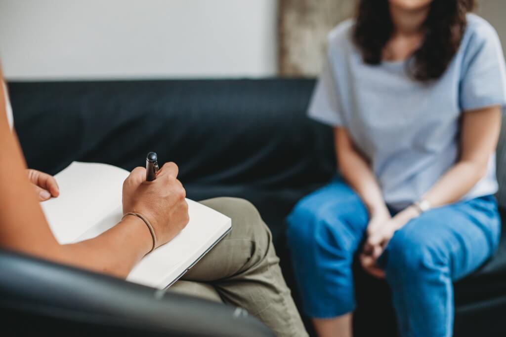 Hilfe bei Depression: Frau bei der Psychotherapie
