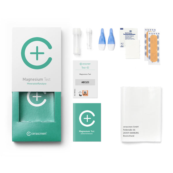 Inhalt des Magnesium Testkits von cerascreen: Verpackung, Anleitung, Lanzetten, Plfaster, Probenröhrchen, Desinfektionstuch, Rücksendeumschlag