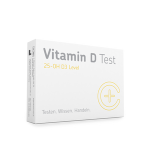Verpackung des cerascreen Vitamin D Tests und Smartphone-Display mit Vorschau des Testergebnisses